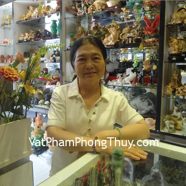 Cô Nhung - khách hàng mua tỳ hưu ngọc đông linh M130 và vòng tay thạch anh tím Uruguay S2064-1753