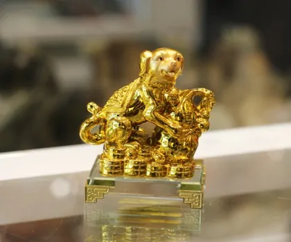 Chó vàng ôm hồ lô vàng đế thuỷ tinh - Tụ tài C035A