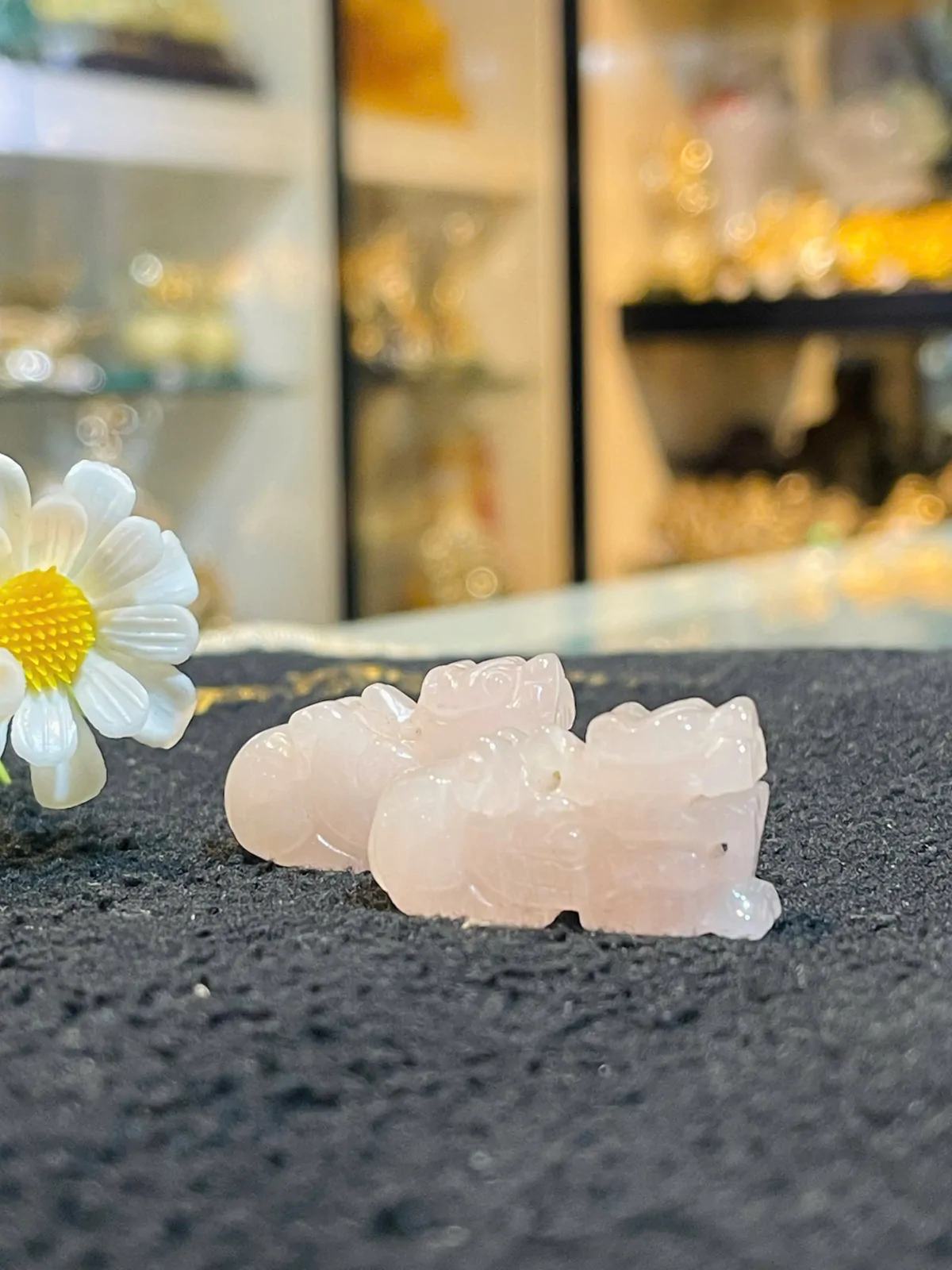 Tỳ hưu đeo cổ đá thạch anh hồng đứng S399