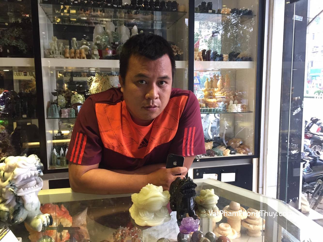 Anh Tú Anh - khách hàng mua thiềm thừ cẩm thạch Tây tạng trung, thiềm thừ thạch anh tím, tỳ hưu Bắc kinh đen trung