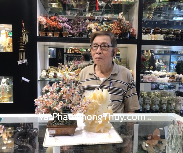 Chú Hời - khách hàng mua tượng ngọc đa sắc Tây  Tạng GM190, cây thạch anh lục sắc, chậu hoàng cung KC113