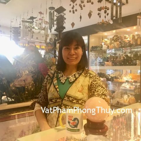 Chị Thủy - khách hàng mua quả cầu thạch anh hồng M181-S5-8353