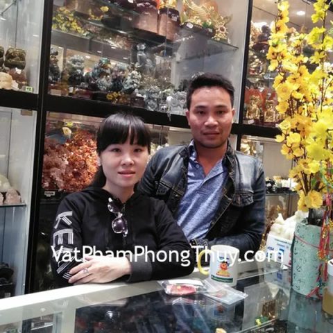 Chị Phương- khách hàng mua tỳ hưu đeo cổ thạch anh trắng S406, đá mắt mèo S931, đá hắc ngà S6065; chuỗi mắt mèo S6429 và phật Hư Không Tạng mắt mèo S6720-2